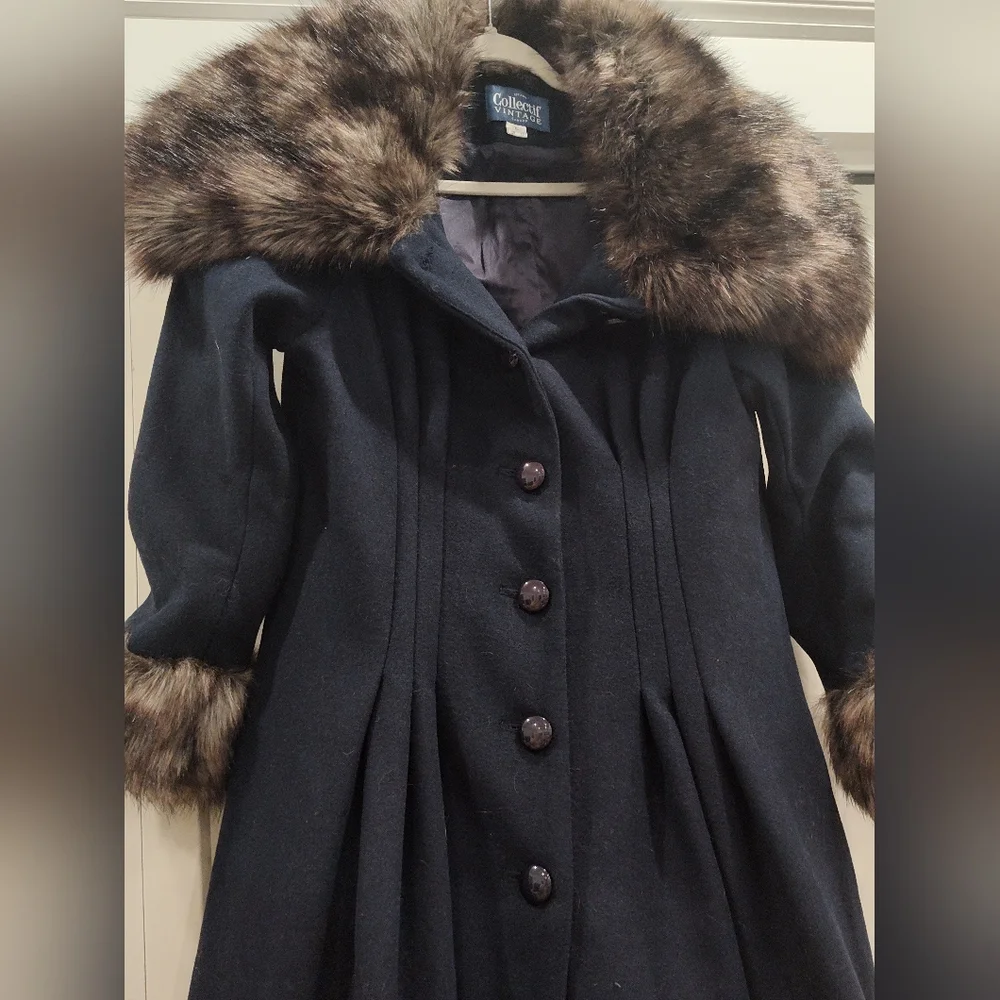 Collectif London Pearl Coat - Picture 3 of 6